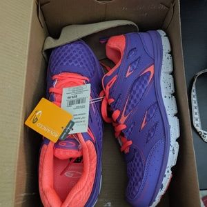 Champion C9 "Freedom" athletic shoes